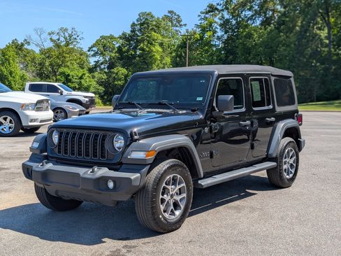 Used 2024 Jeep Wrangler Unlimited Sport AWD/4WD image 5