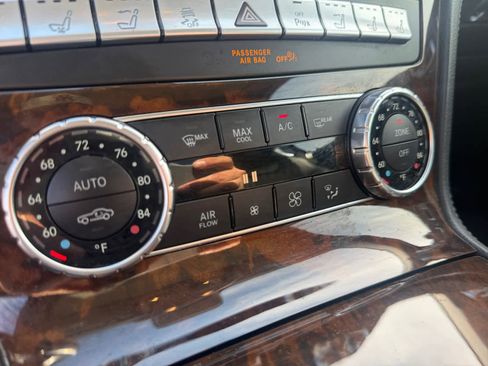 Used 2013 Mercedes-Benz SL 550 image 33