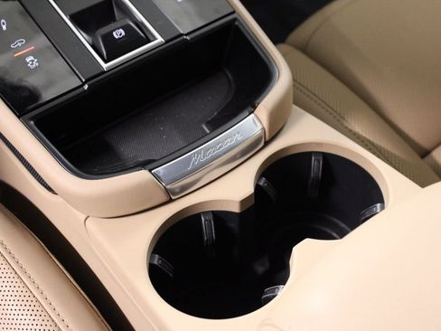 Certified 2026 Porsche Macan AWD/4WD image 30
