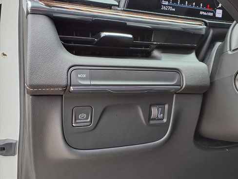 Used 2024 Cadillac Escalade ESV Luxury RWD image 23