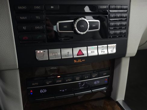 Used 2014 Mercedes-Benz E 350 4MATIC Sedan image 24