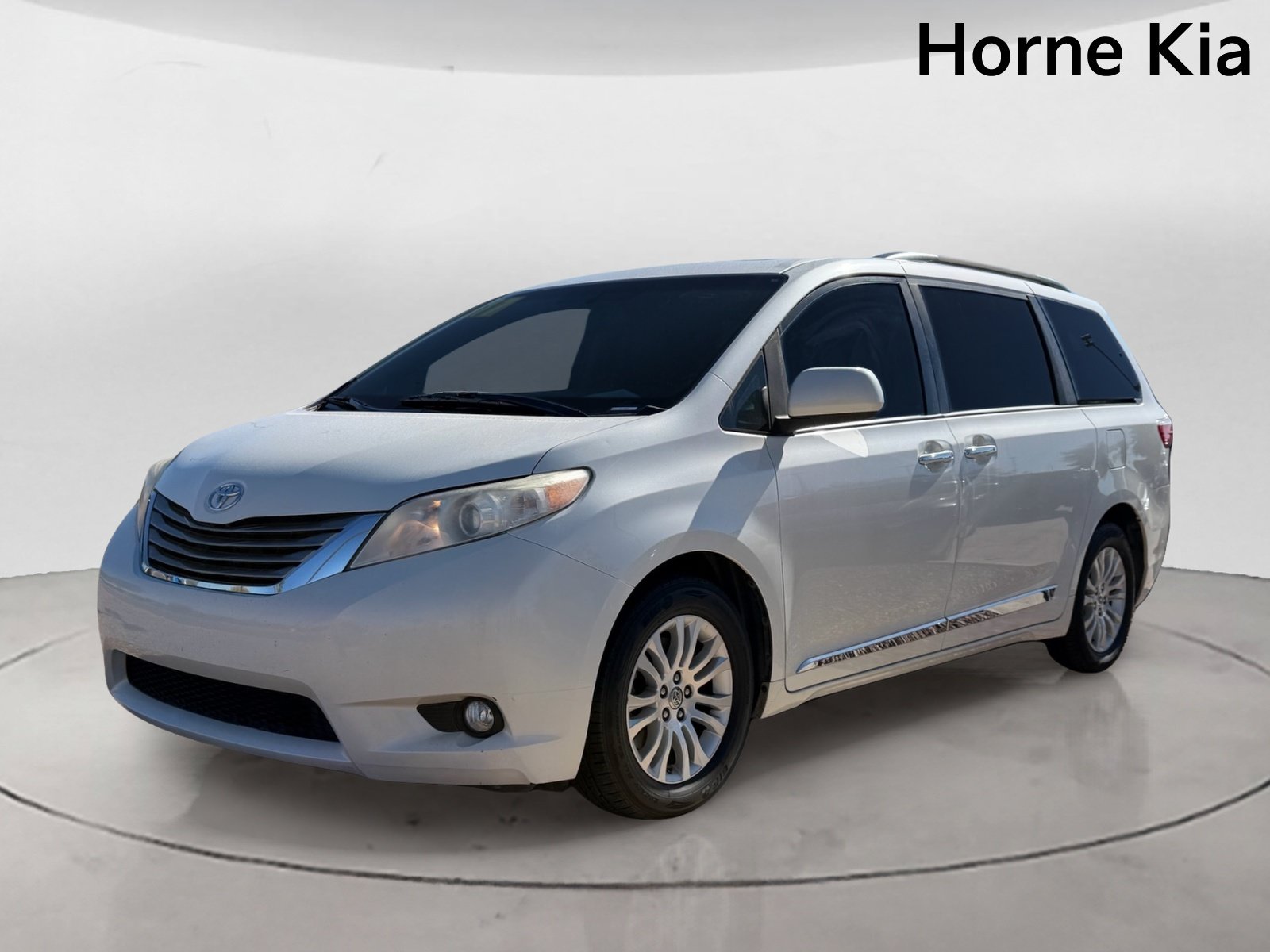 Used 2017 Toyota Sienna XLE w/ XLE Navigation Package FWD image 7