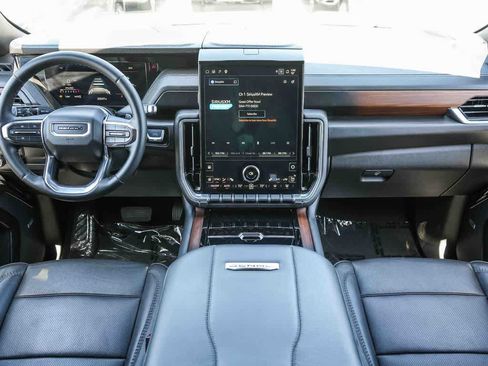 Used 2025 GMC Yukon XL Denali AWD/4WD image 12