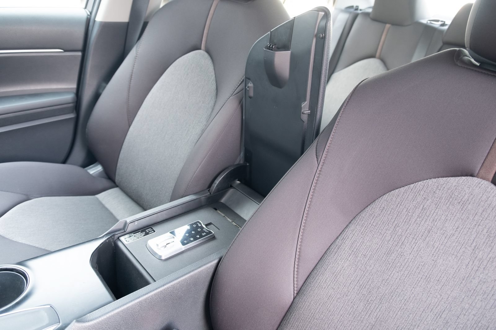 Used 2018 Toyota Camry LE FWD image 8