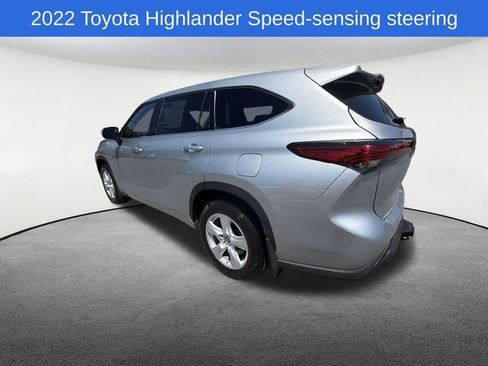 Used 2022 Toyota Highlander LE AWD/4WD image 14