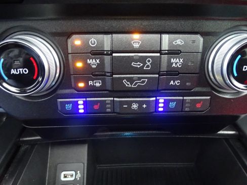 Used 2017 Ford F150 Lariat w/ Equipment Group 502A Luxury image 37