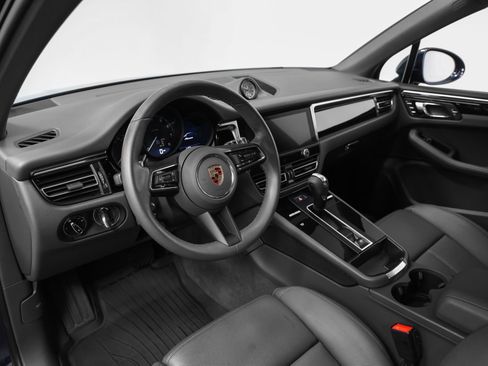 Used 2023 Porsche Macan AWD/4WD image 4