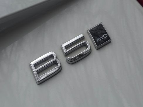 Used 2024 Volvo XC90 B5 Core w/ Climate Package image 54