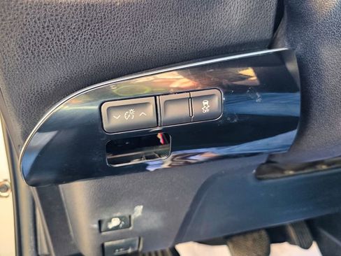 Used 2016 Toyota Prius Four Touring w/ Four Season Floor Mat Package image 25