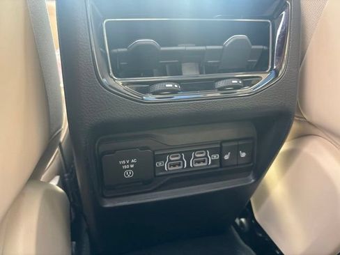 Used 2023 Jeep Grand Cherokee Limited AWD/4WD image 22