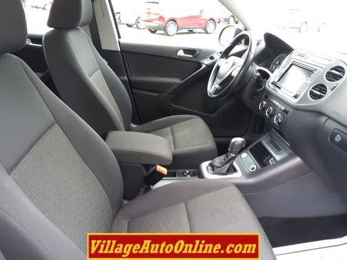 Used 2017 Volkswagen Tiguan S image 35