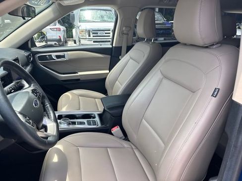 Used 2022 Ford Explorer XLT w/ Equipment Group 202A RWD image 6