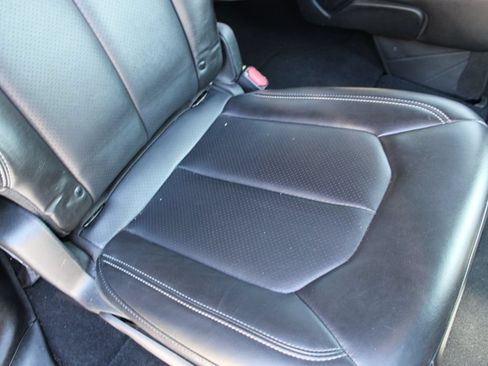 Used 2025 Chrysler Pacifica Select FWD image 24