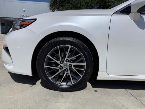Used 2016 Lexus ES 350 w/ Luxury Package w/Wood Trim FWD image 9