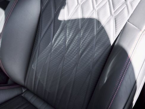 Used 2023 Bentley Flying Spur V8 image 50