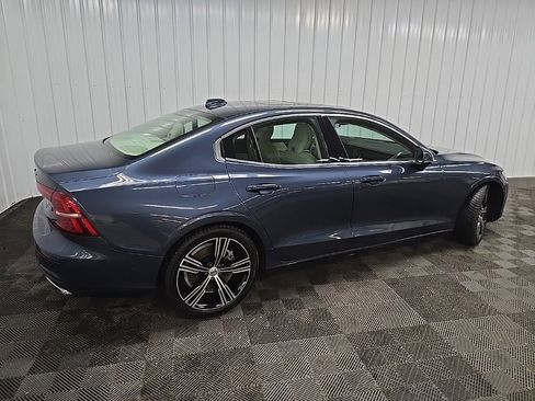 Used 2019 Volvo S60 T8 Inscription image 3