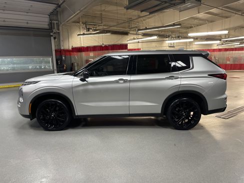 Used 2022 Mitsubishi Outlander SEL Black Edition image 7