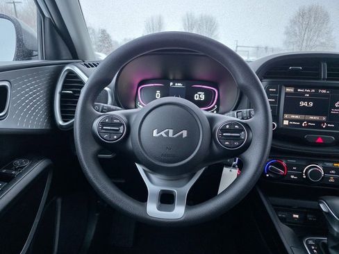 Certified 2023 Kia Soul LX w/ LX Technology Package image 22