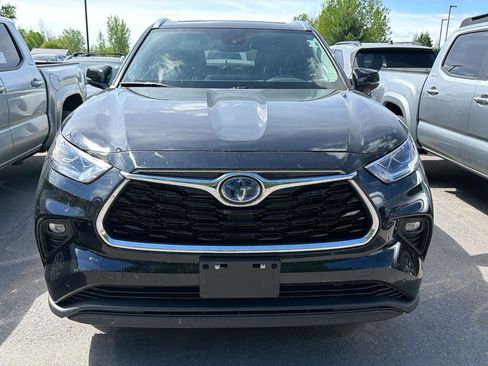Used 2023 Toyota Highlander Limited AWD/4WD image 2
