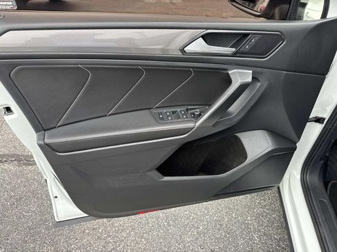 Used 2023 Volkswagen Tiguan SE FWD image 19