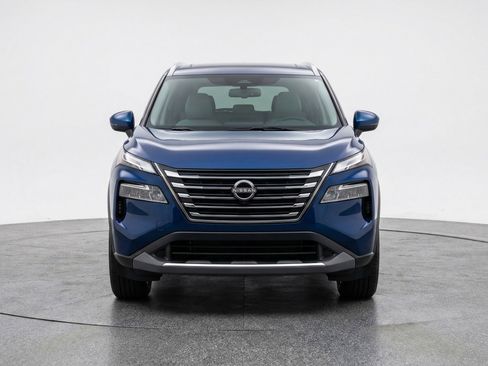 Used 2025 Nissan Rogue SV FWD image 2