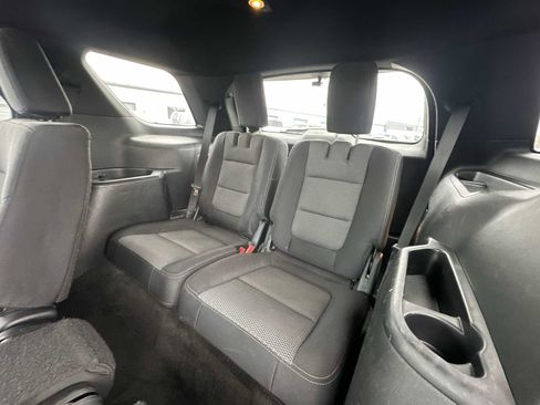 Used 2016 Ford Explorer XLT image 23