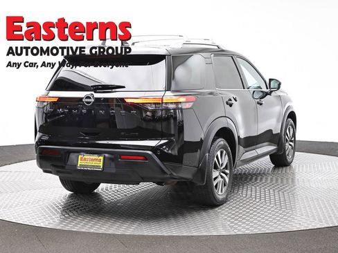 Used 2023 Nissan Pathfinder SL w/ Lighting Package (N92) AWD/4WD image 5