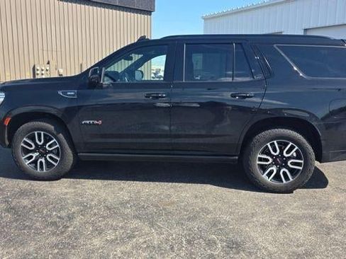 Used 2023 GMC Yukon AT4 w/ AT4 Premium Package AWD/4WD image 9