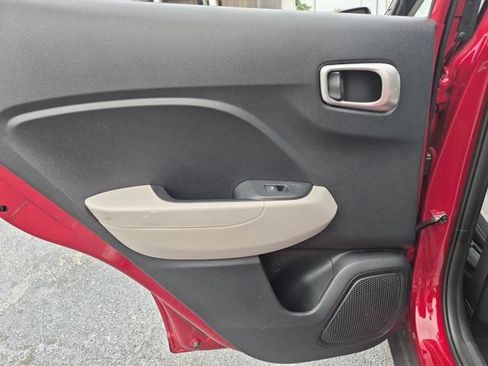 Used 2025 Hyundai Venue SEL FWD image 26