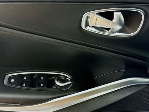 Used 2021 Aston Martin DBX image 18