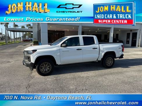 Used 2024 Chevrolet Colorado W/T w/ WT Convenience Package AWD/4WD image 3