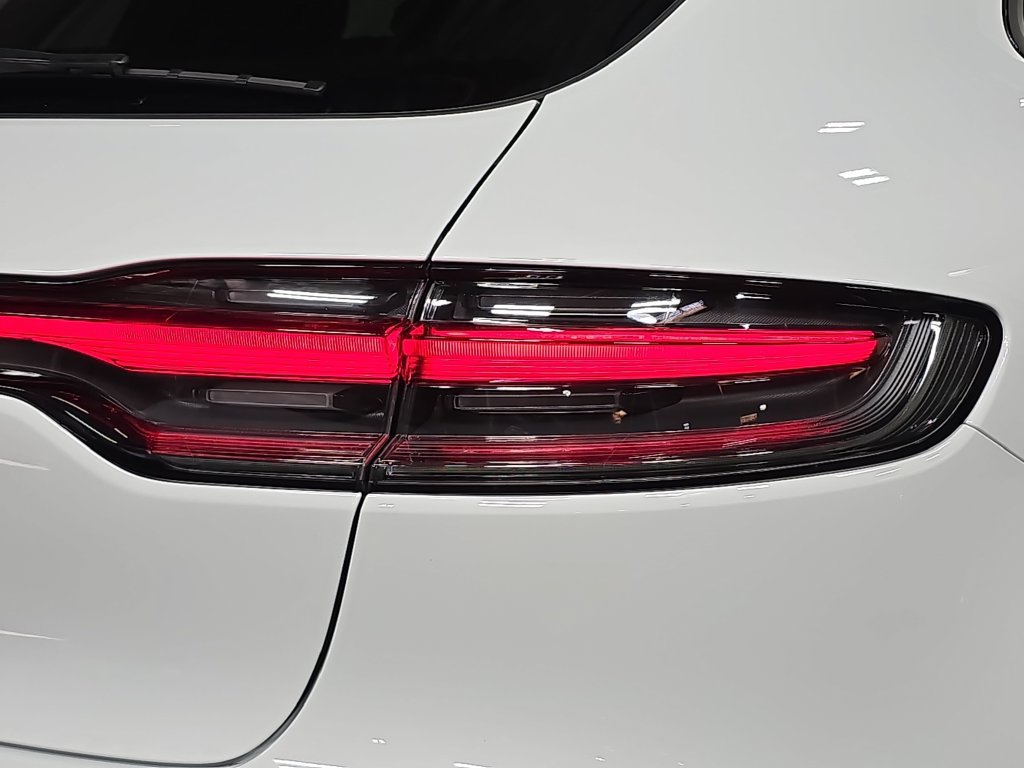 Certified 2025 Porsche Macan S AWD/4WD image 30