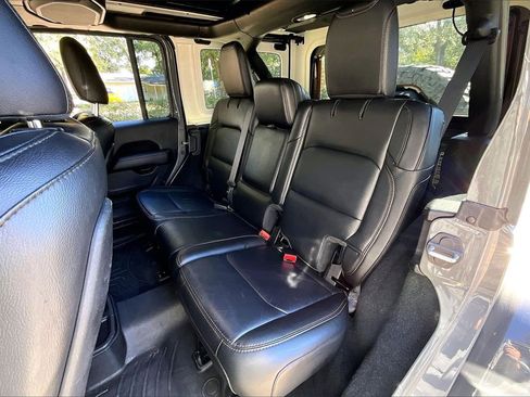 Used 2022 Jeep Wrangler Unlimited Rubicon w/ Trailer Tow Package image 19