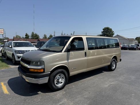 Used 2006 Chevrolet Express 3500 Extended Passenger w/ LT Preferred Equipment Group RWD image 3