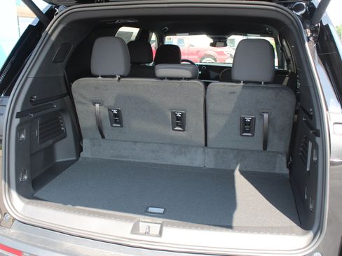 New 2027 Chevrolet Traverse LT w/ Midnight/Sport Edition AWD/4WD image 18