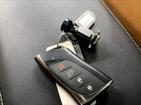 Used 2023 Lexus RZ 450e Premium w/ Technology Package image 15