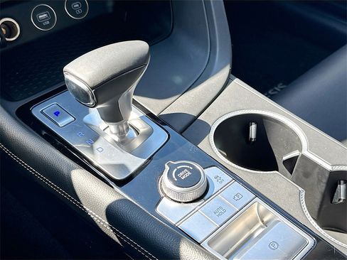 Used 2025 Genesis G70 2.5T image 18