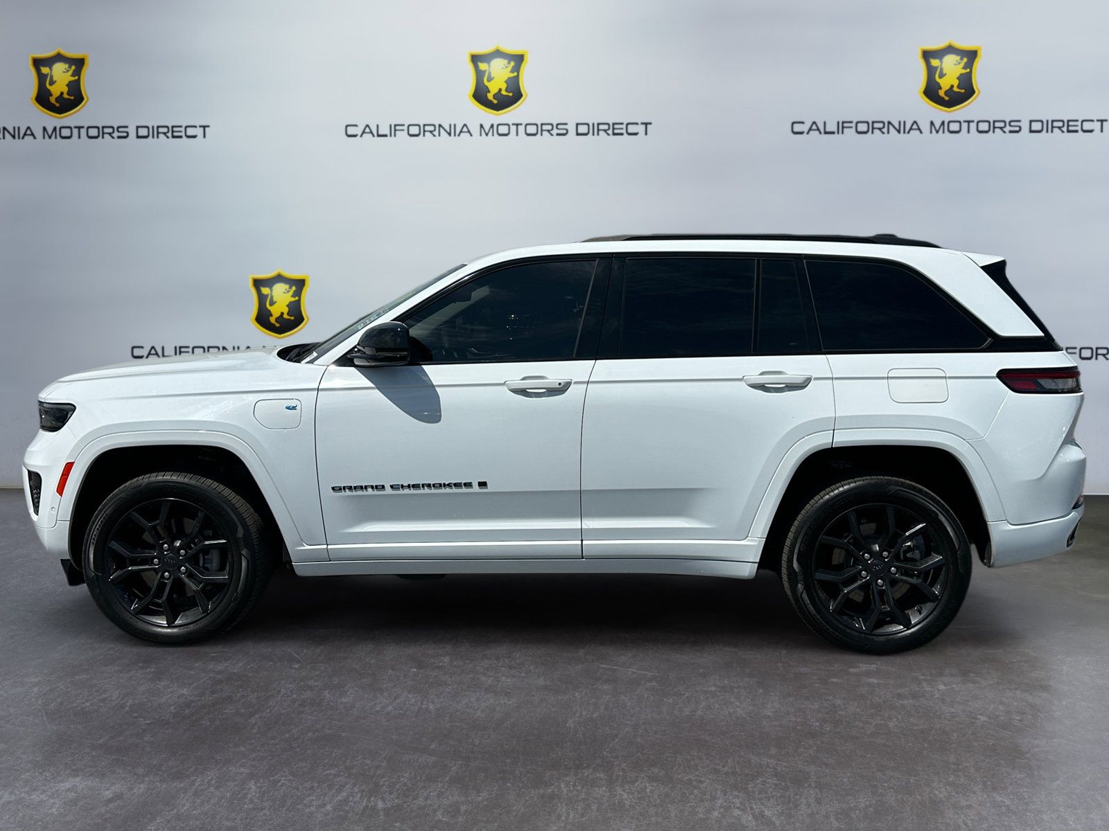 Used 2023 Jeep Grand Cherokee 30th Anniversary AWD/4WD image 2
