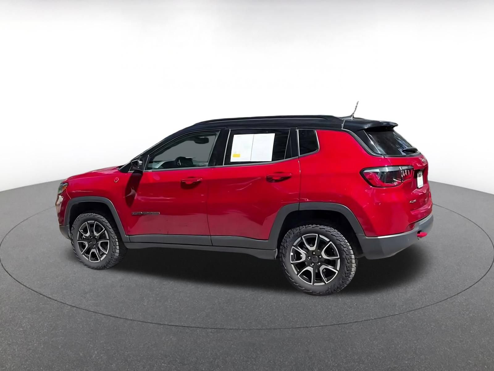 Used 2025 Jeep Compass Trailhawk AWD/4WD image 9