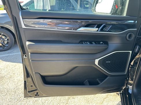 New 2024 Jeep Wagoneer Base w/ Premium Group I image 24