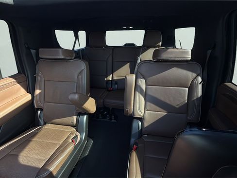 Used 2021 Chevrolet Suburban High Country image 12