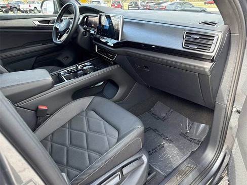 Used 2025 Volkswagen Atlas Cross Sport SE image 27
