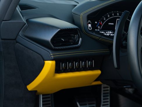 Used 2023 Lamborghini Huracan Tecnica RWD image 18