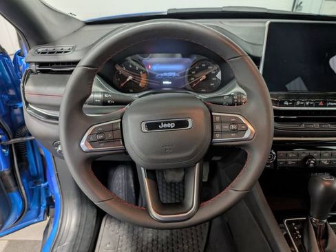 Used 2025 Jeep Compass Trailhawk AWD/4WD image 15