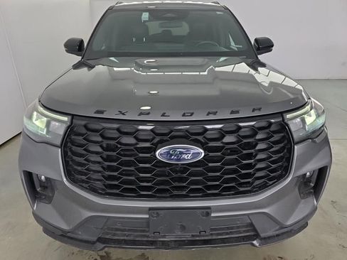 Used 2025 Ford Explorer ST-Line w/ ST-Line Street Pack AWD/4WD image 5