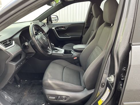 Used 2023 Toyota RAV4 SE image 9