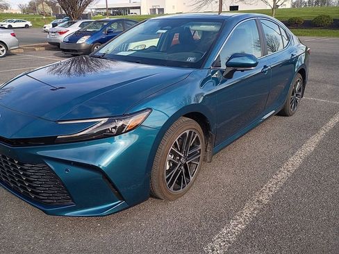 Used 2025 Toyota Camry XLE w/ Premium Plus Package image 2
