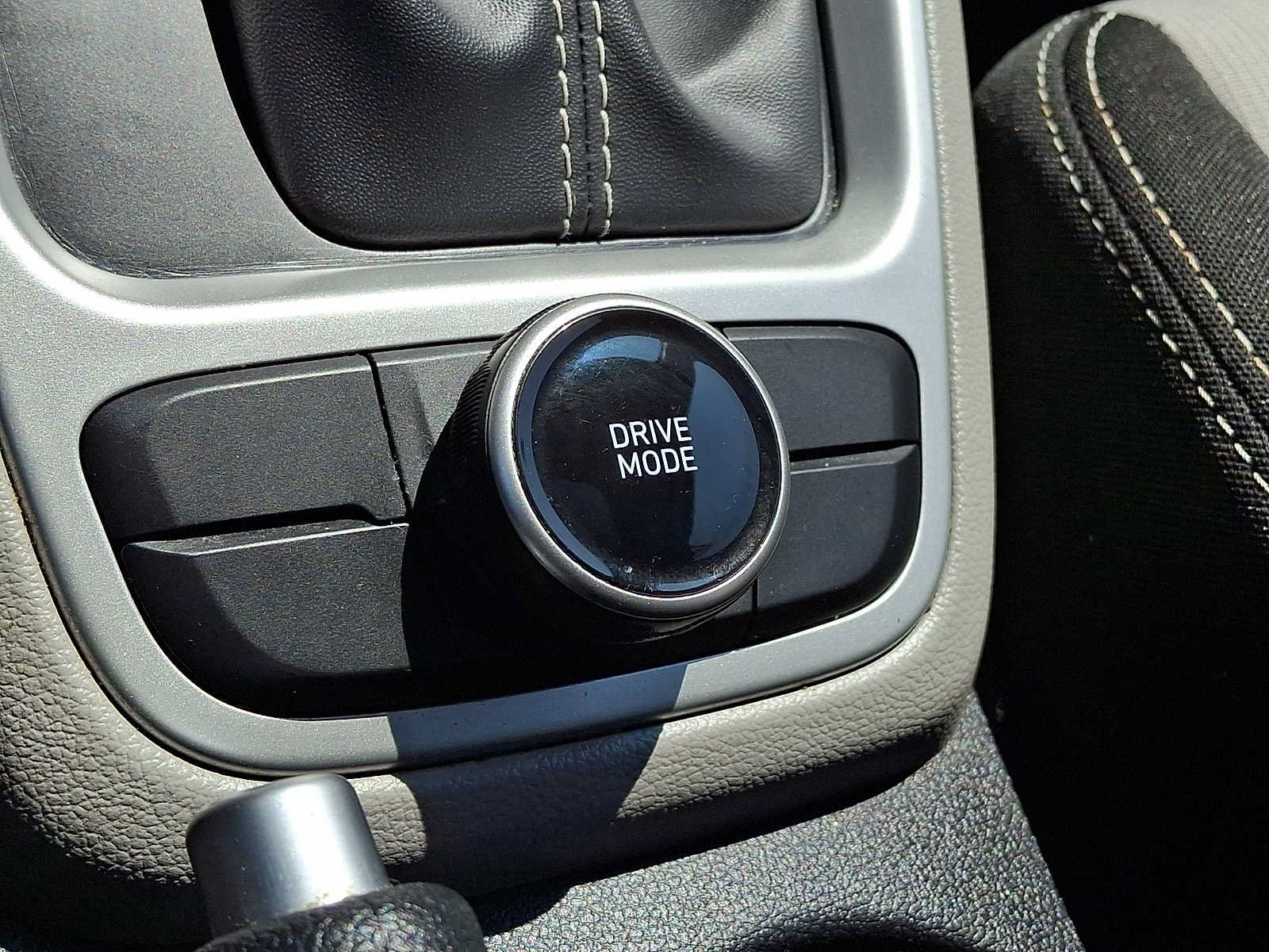 Used 2024 Hyundai Venue SEL FWD image 25