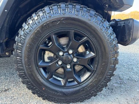 Used 2022 Jeep Wrangler Willys AWD/4WD image 13