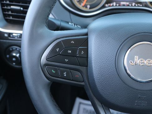 Used 2022 Jeep Cherokee Trailhawk image 18